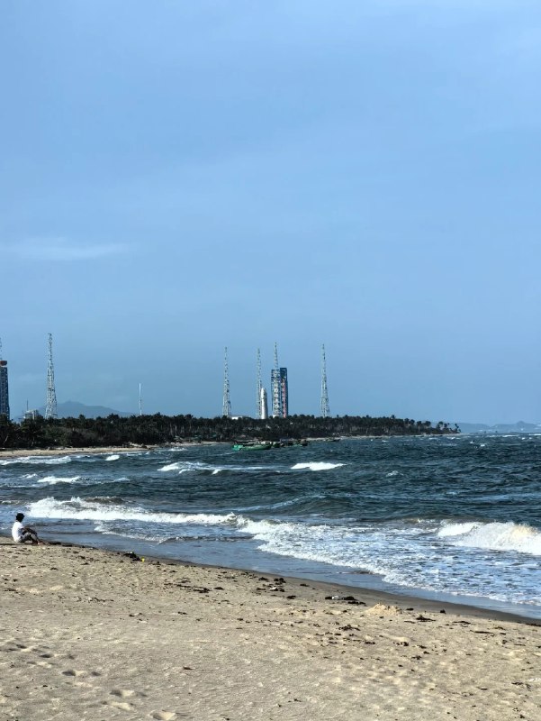 #说说/旅游/海南被火箭放鸽子了……步行2km赶到海滩后不到10分钟得知火箭停止加注了😭😭😭遂返回市区吃老爸茶（文昌鸡好贵）via Memos
