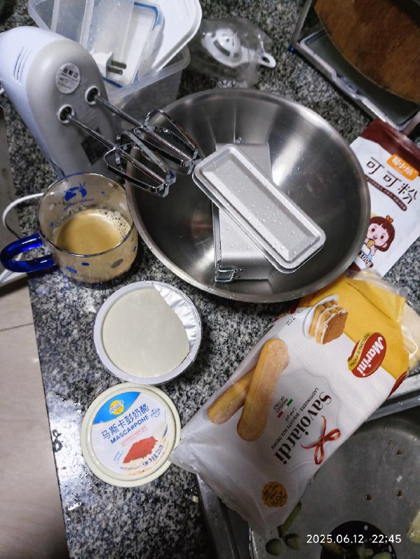 小侄子明天过生日，做一个提拉米苏给他