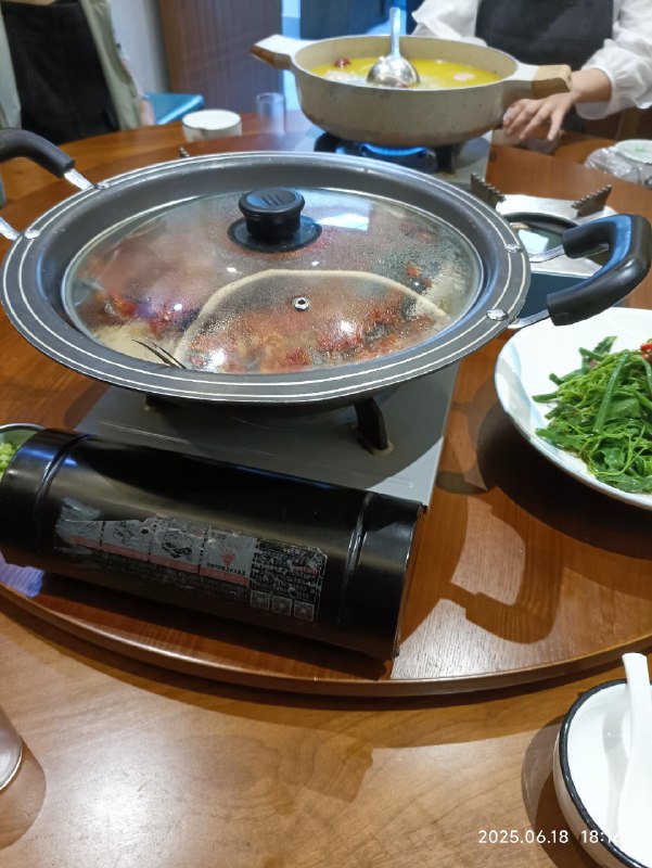 现在很多餐馆有些菜都流行在饭桌上现做