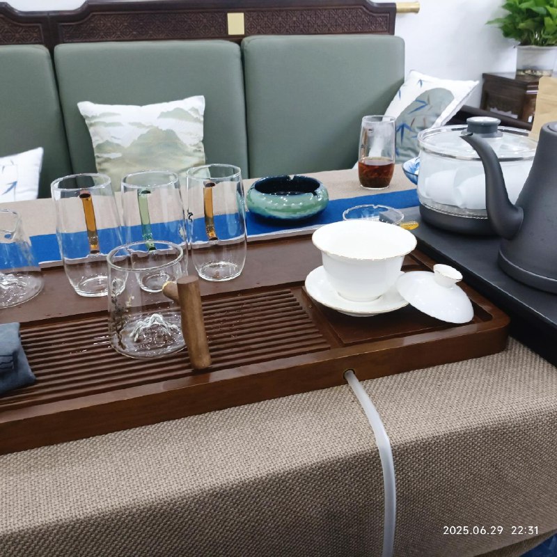 领导们娱乐娱乐，我泡泡茶