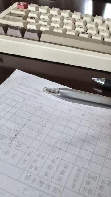 平板给闺女玩一个暑假，充电口裂开了，手写笔也坏掉了，老爸表示很生气！via 老张随笔平板给闺女玩一个暑假，充电口裂开了，手写笔也坏掉了，老爸表示很生气！via 老张随笔