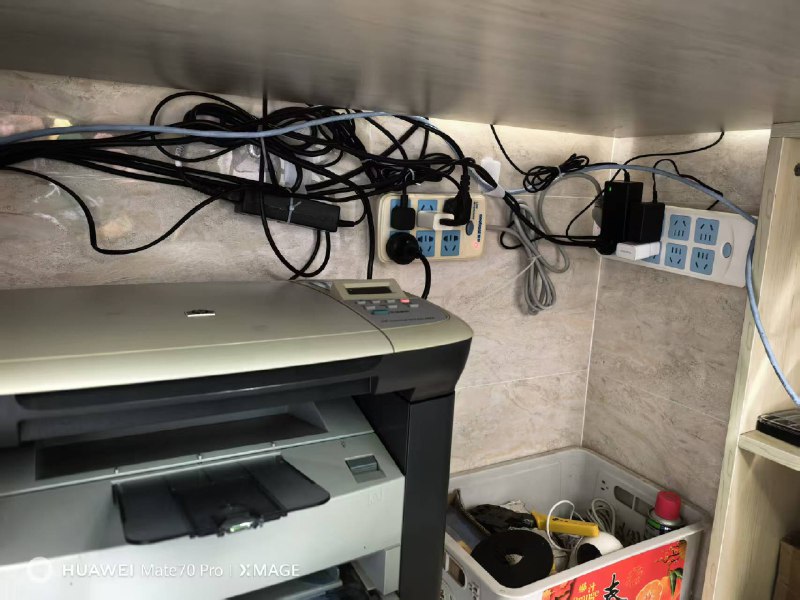 #随记 原来的线全都是乱堆在地方，上午收拾了一个多小时，把它们都搬上了“天”，这样至少脚下不乱了