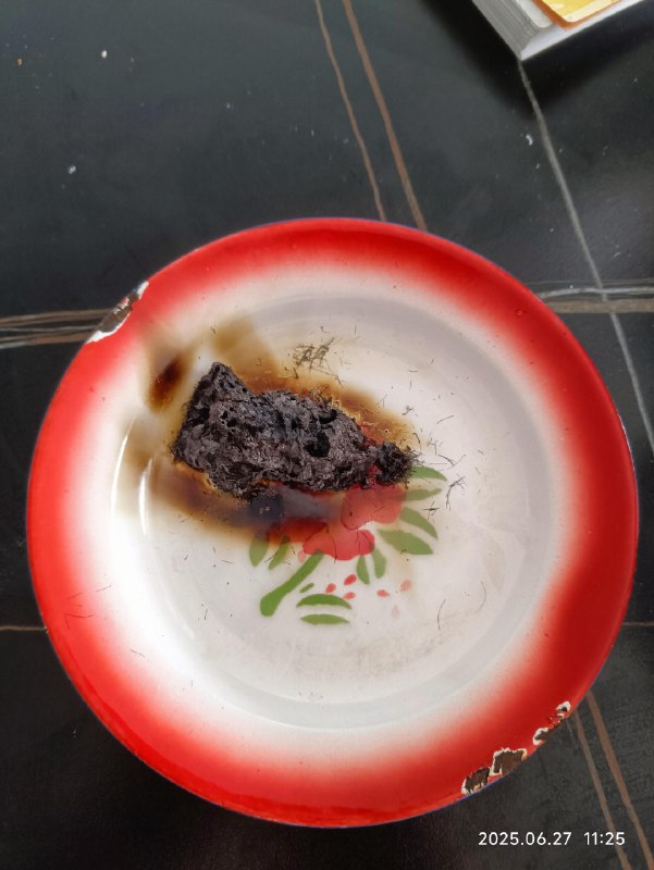 那天做完蛇肉，烧的头发，烧头发可以防止雷公虫蜘蛛这些毒虫